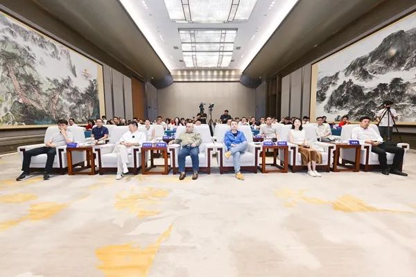 品牌標桿，綻耀不凡 ！恭喜大將軍瓷磚榮膺 “陶瓷一線(xiàn)品牌”、 “瓷磚十大品牌”兩大獎項(圖2)